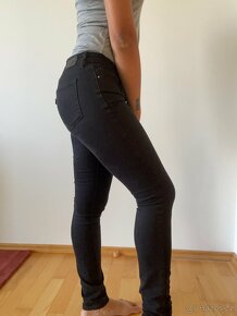 Levi's Skinny 711 černé kalhoty, velikost 26 - 5