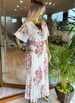 Elegantní letní dlouhé šaty s peří - 5