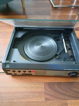 Gramoradio Tesla dominant 1039 A. - 5