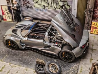 Henessey Venom 1:18 Autoart Signature - 5