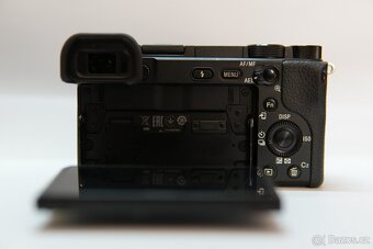 Sony Alpha A6400 – tělo s příslušenstvím - 5