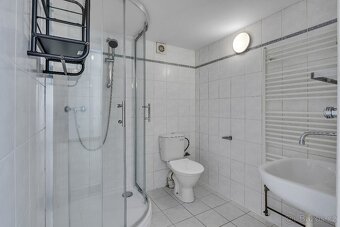 2+1 po rekonstrukci v zatepleném RD, nová kuchyně s myčkou - 5