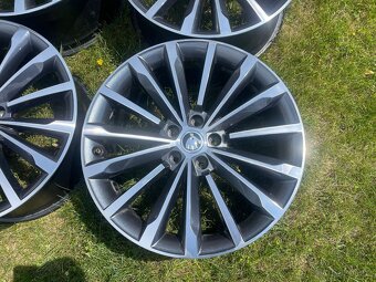 Škoda Trinity 5x112 8x19 et44 - 5
