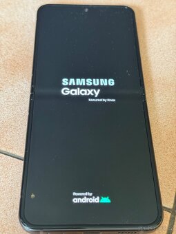Prodám samsung z flip 5 ‘ 5g , 8gb 512 gb Grey - 5