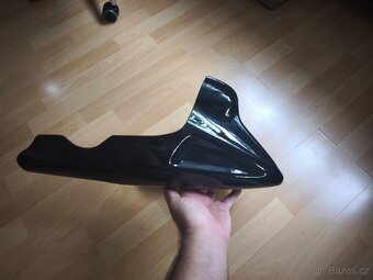Klín/spoiler pod motor. - 5