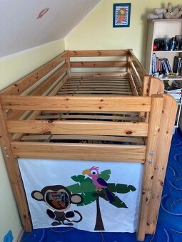Dětská zvýšená postel masiv 200x90 se závěsy - 5
