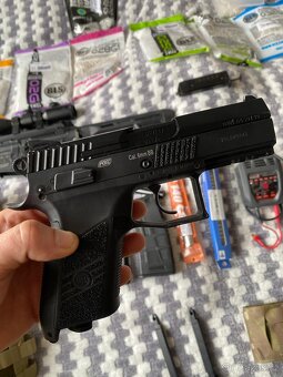 KOMPLETNÍ AIRSOFT VÝBAVA NA PRODEJ – ZBRAŇ, VÝSTROJ, OBLEČEN - 5