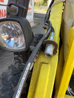 Smykový nakladač UNC 060 - 5