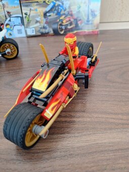 Kaiova motorka s čepelemi a Zaneův sněžný vůz, LEGO NINJAGO - 5