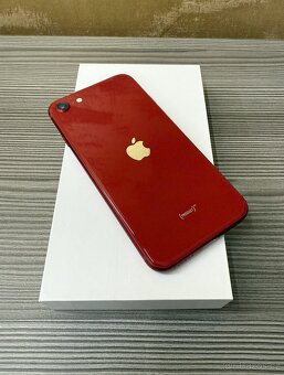 Apple iPhone SE 2022 128GB red, baterie 100% - 5