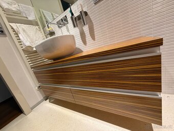 Zebrano koupelnová skříňka - 5