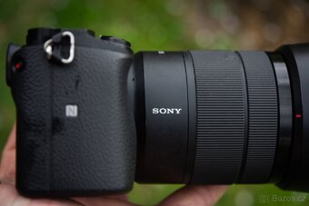 Sony A6400 + 18-135 mm, příslušneství - 5