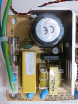 Custom PC zdroj ze zrušeného projektu 100-240V na 2x Molex - 5