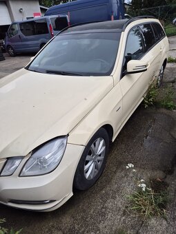 Mercedes-Benz e classe taxi nepojízdné - 5