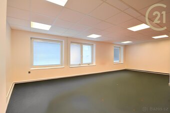 Kancelářské prostory v hlídaném areálu – samostatné patro... - 5