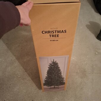 Umělý vánoční stromeček plus ratanový koš - 5