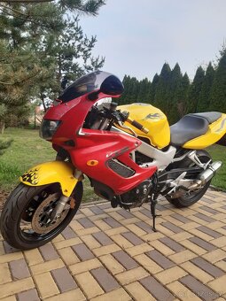 Honda VTR 1000F rok 2003 - 5