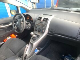 Toyota Auris 2.0D -93kw rok 2008 náhradní díly - 5