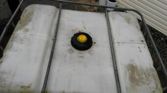 Prodám IBC nádrž 1000 l - 5