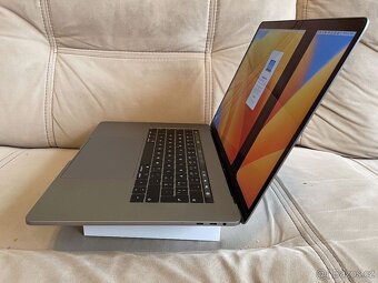 MacBook Pro 15-inch, 2018, 16 GB RAM, 500GB SSD - 5