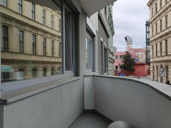 Nadstandardní zařízený byt 1+kk s balkonem v centru Brna - 5