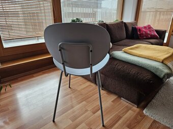 Plastová jídelní židle - 5