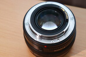 Prodám objektiv Canon 50 F1.4 v krásném stavu - 5