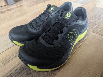 Topo Athletic Mnt Racer 3 - 5