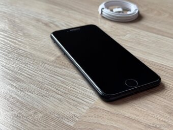 Apple iPhone SE 2. Generace 64Gb - Černý - TOP - 5