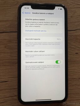 Apple iPhone Xr - 5