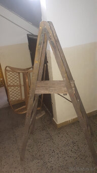 Štafle dřevěné s plošinou (stupačkou), schůdky, žebřík - 5