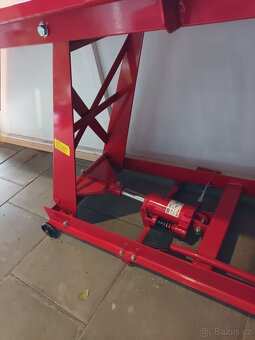 Hydraulická zvedací plošina na moto - 5