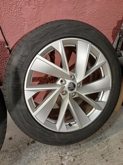 Prodám sadu alu disků Škoda Enyaq 20" Vega s novými pneu - 5