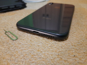 Černý iPhone XR (2018), včetně černého obalu, dobrý stav - 5