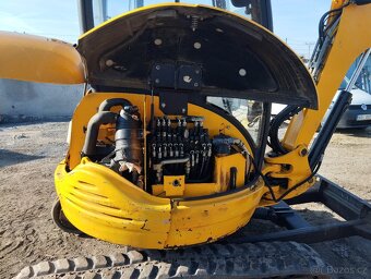 Pásový bagr jcb - 5