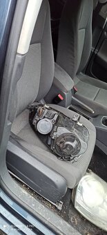 VW Golf Variant r.08 1.9 Náhradní díly - 5