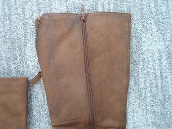 Hnědé kožené boty kozačky Baťa - 39 - 5