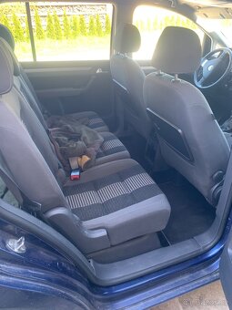 Volkswagen Touran - 5