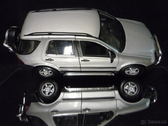 Mercedes Benz ML 320 Maisto 1/18 - 5