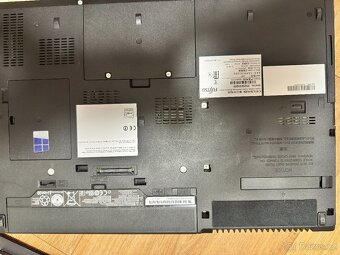 Fujitsu Celsius H730 + dokovačky + zdroje + myš - 5