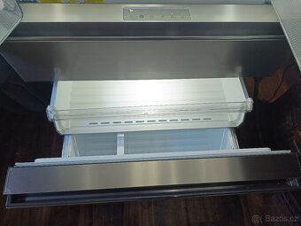 3 roky stará americká chladnička AEG - 5