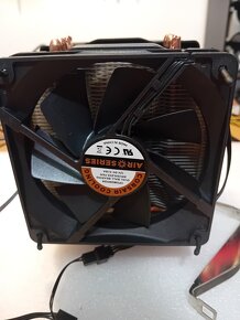 Velký chladič CPU Corsair pro AMD - 5