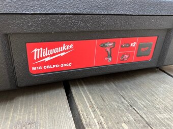 Aku vrtačka s příklepem Milwaukee 18V 2x2Ah - 5