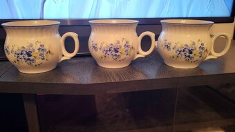 Staré porcelánové hrnky, konvičky..talíře - 5