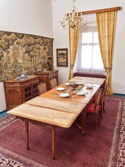 Luxusní starožitná vyřezávaná jídelna s velkým stolem - 5