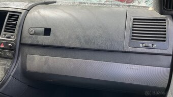 VW Transporter Multivan - díly z havarovaného vozu - 5