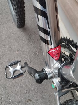 Horské kolo Specialized Stumpjumper M4 stříbrná - 5
