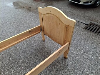 STAROŽITNÁ POSTEL PO CELKOVÉ RENOVACI - 5