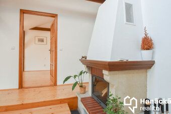 Pronájem podkrovního bytu 3+kk, 114 m²  - ul.... - 5