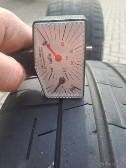 Pirelli P Zero 235/35 R19 UHP - 5